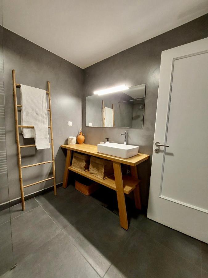 Christina-Anna Athens City Center Walking Distance To Everywhere And Acropolis, In One Of The Most Favorable Locations By National Gardens And Zoo, Hellenic Parliament In Syntagma And Stylish Exquisite Kolonaki Cozy Renovated Apartment Экстерьер фото